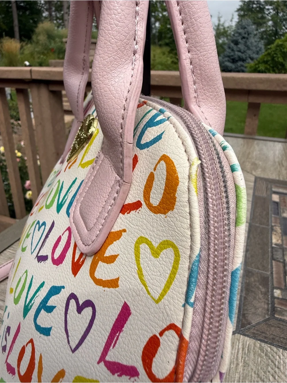 GUC Betsey Johnson LBLIN! 'Love Is Love